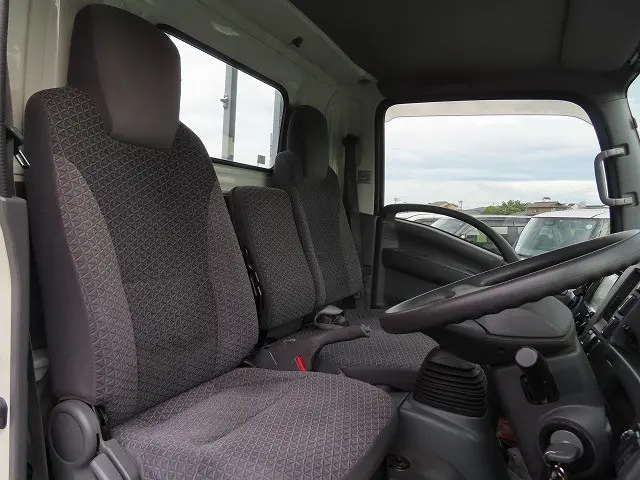 いすゞ エルフ 2RG-NLR88AR(2WD)の写真22