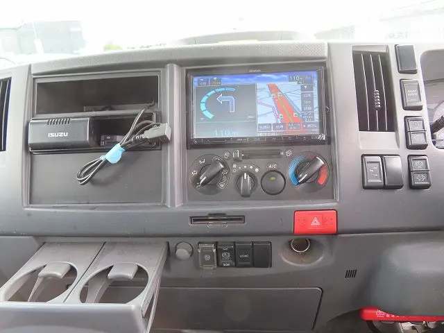 いすゞ エルフ 2RG-NLR88AR(2WD)の写真24