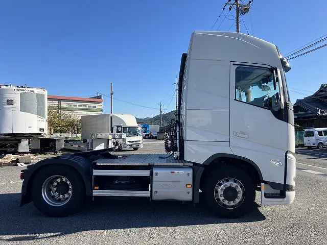 ボルボ FH トラクター 2KG-4K2TDA1(2WD)の写真8