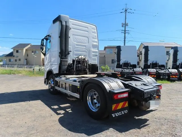 ボルボ FH トラクター 2PG-4S2TEA1(2WD)の写真3