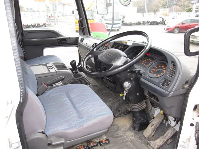 いすゞ フォワード PB-FRR35H3(2WD)の写真5