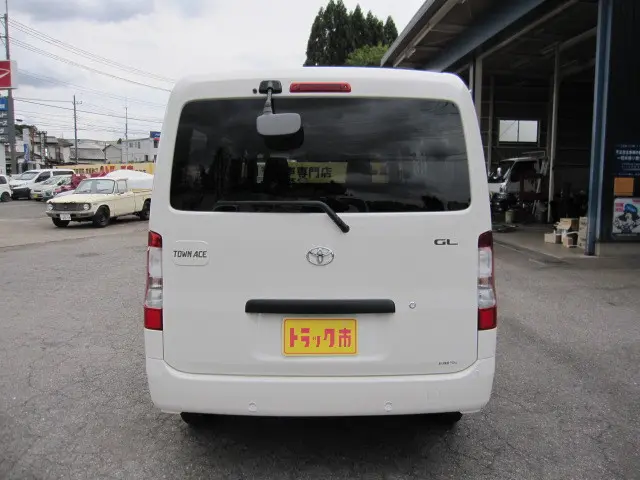 トヨタ タウンエースバン 5BF-S403M(2WD)の写真3