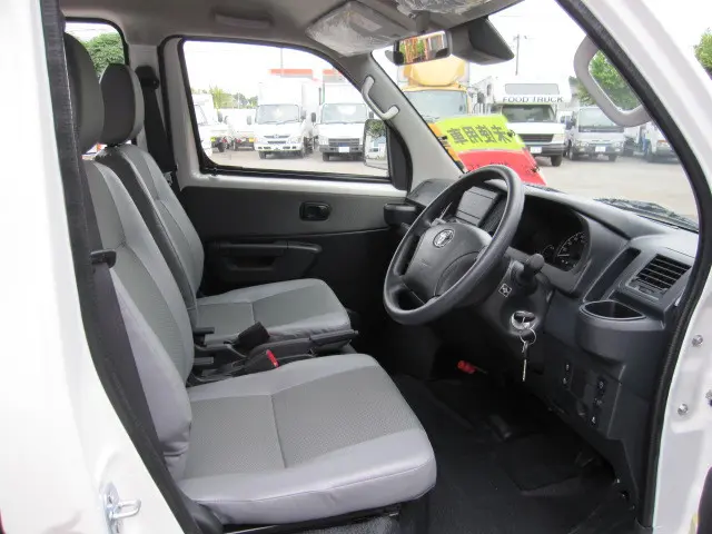 トヨタ タウンエースバン 5BF-S403M(2WD)の写真4