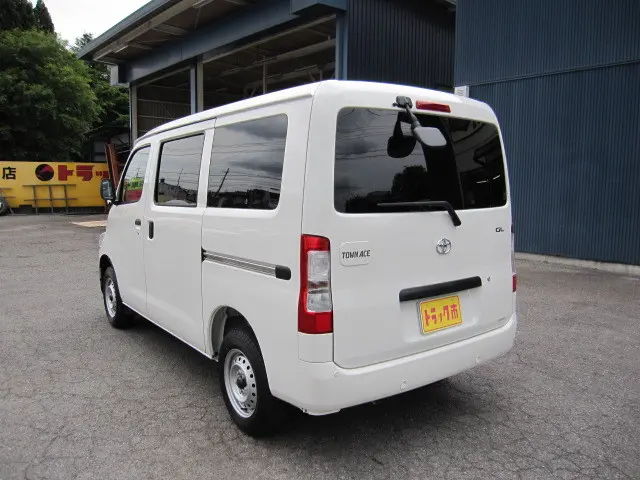 トヨタ タウンエースバン 5BF-S403M(2WD)の写真11