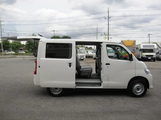 トヨタ タウンエースバン 5BF-S403M(2WD)の写真18