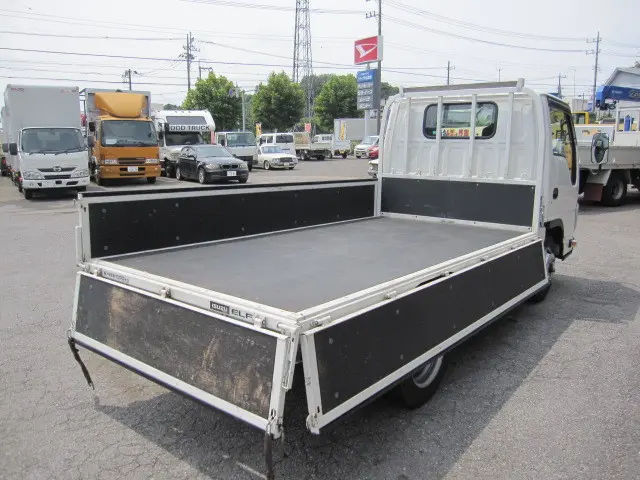 いすゞ エルフ TKG-NHR85A(2WD)の写真4