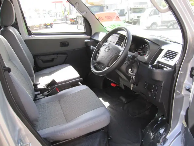 トヨタ タウンエースバン 5BF-S413M(4WD)の写真5