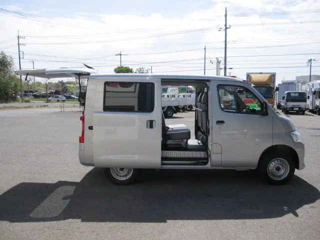 トヨタ タウンエースバン 5BF-S413M(4WD)の写真18