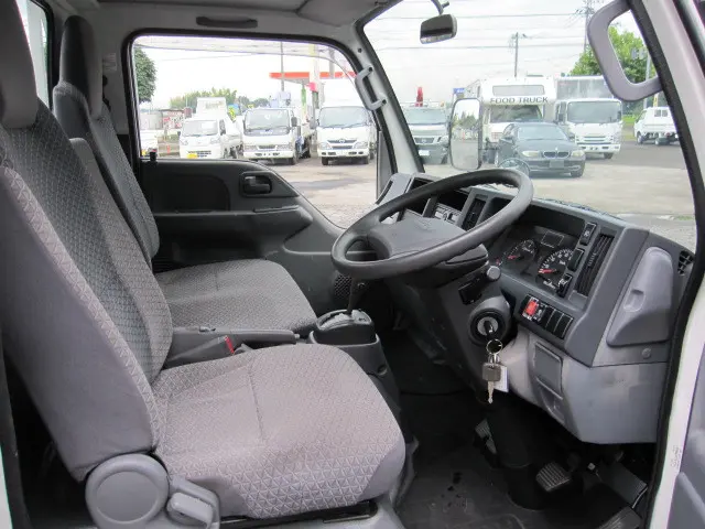 いすゞ エルフ TRG-NJR85A(2WD)の写真5