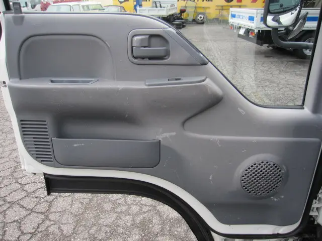いすゞ エルフ TRG-NJR85A(2WD)の写真29