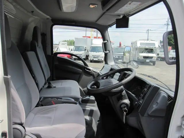 いすゞ エルフ TRG-NPR85AN(2WD)の写真4