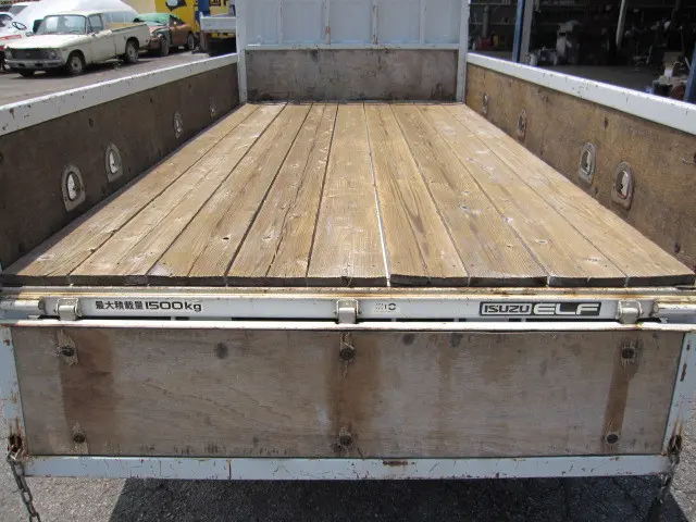 いすゞ エルフ KK-NHR69E(2WD)の写真18