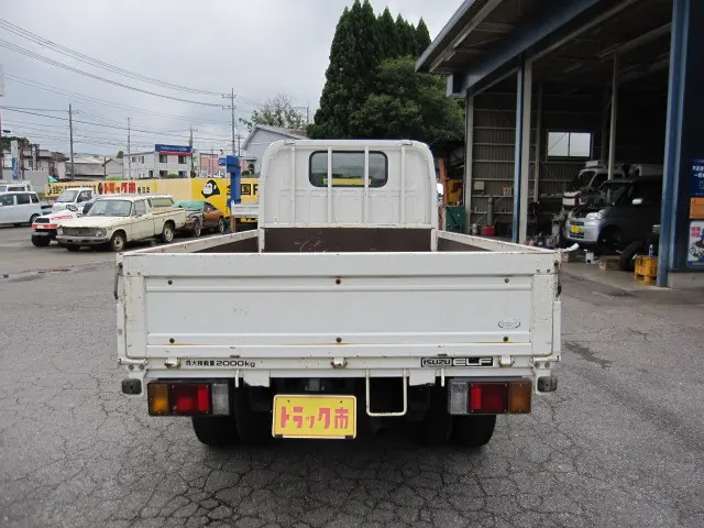 いすゞ エルフ PB-NKR81A(2WD)の写真4