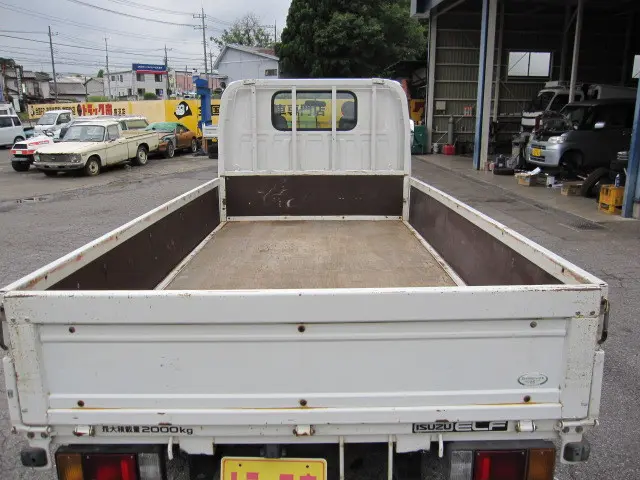 いすゞ エルフ PB-NKR81A(2WD)の写真15