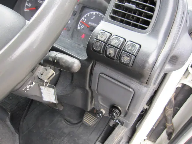 いすゞ エルフ PB-NKR81A(2WD)の写真19