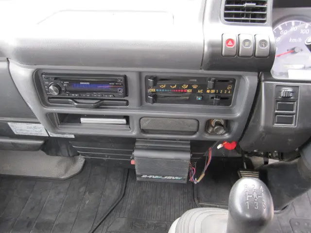 いすゞ エルフ PB-NKR81A(2WD)の写真20
