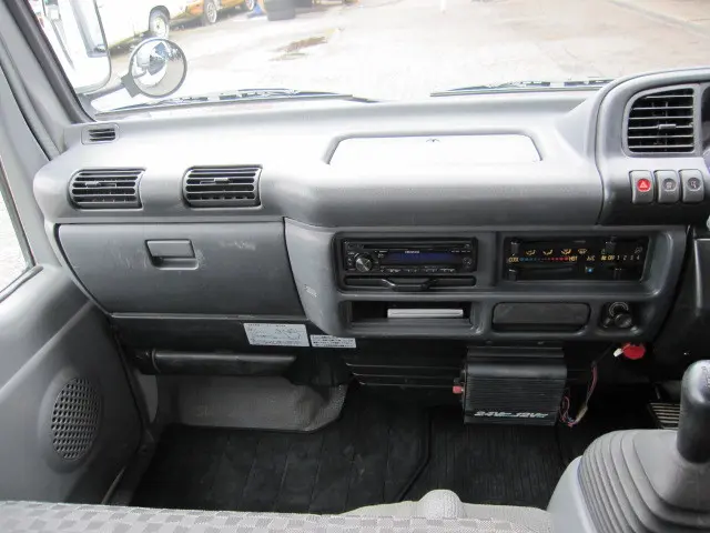 いすゞ エルフ PB-NKR81A(2WD)の写真21