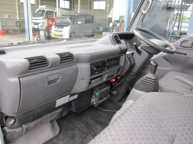 いすゞ エルフ PB-NKR81A(2WD)の写真22