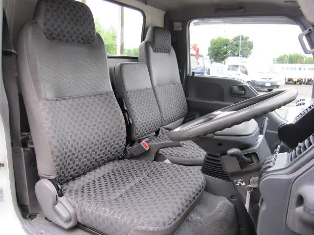 いすゞ エルフ PB-NKR81A(2WD)の写真23