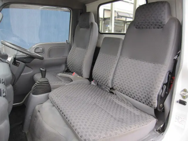 いすゞ エルフ PB-NKR81A(2WD)の写真24