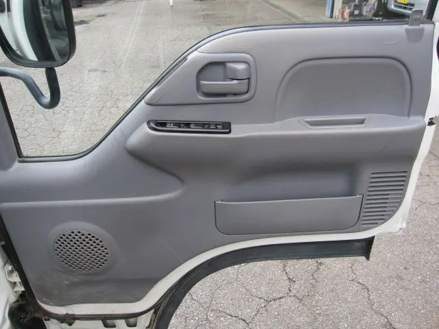 いすゞ エルフ PB-NKR81A(2WD)の写真25