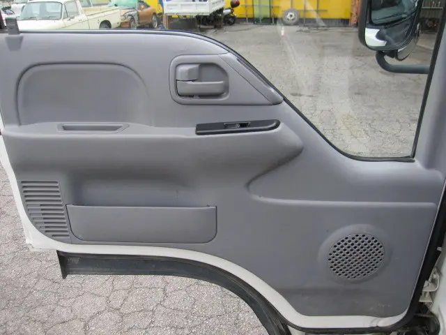 いすゞ エルフ PB-NKR81A(2WD)の写真26