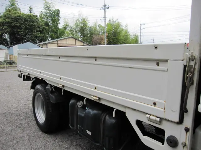 いすゞ エルフ PB-NKR81A(2WD)の写真31