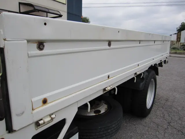 いすゞ エルフ PB-NKR81A(2WD)の写真32