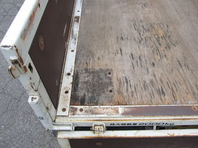 いすゞ エルフ PB-NKR81A(2WD)の写真33