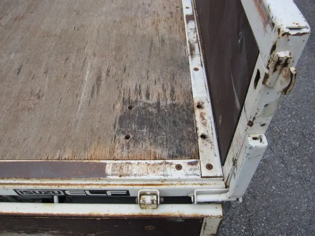 いすゞ エルフ PB-NKR81A(2WD)の写真34