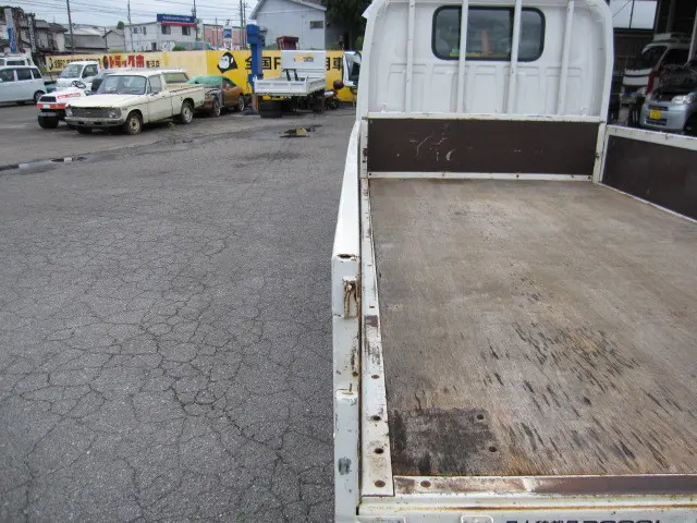 いすゞ エルフ PB-NKR81A(2WD)の写真35