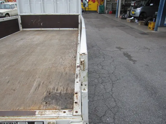 いすゞ エルフ PB-NKR81A(2WD)の写真36