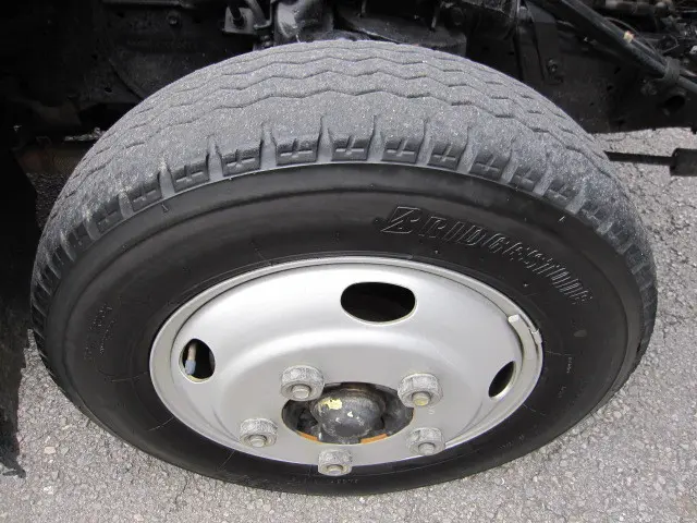 いすゞ エルフ PB-NKR81A(2WD)の写真37