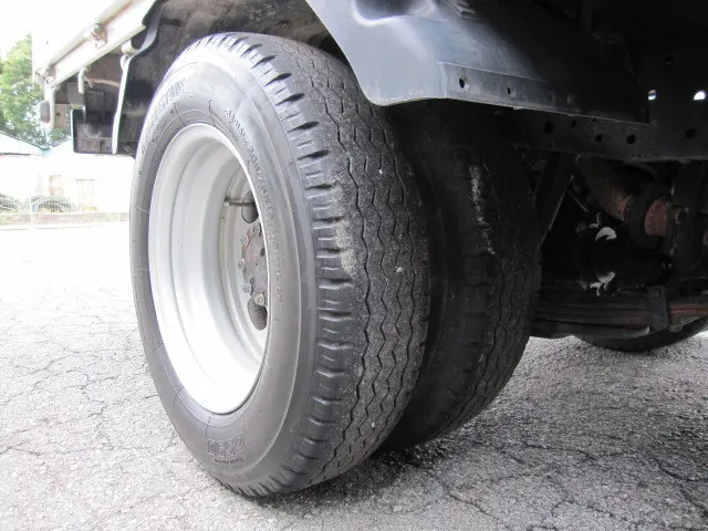 いすゞ エルフ PB-NKR81A(2WD)の写真38