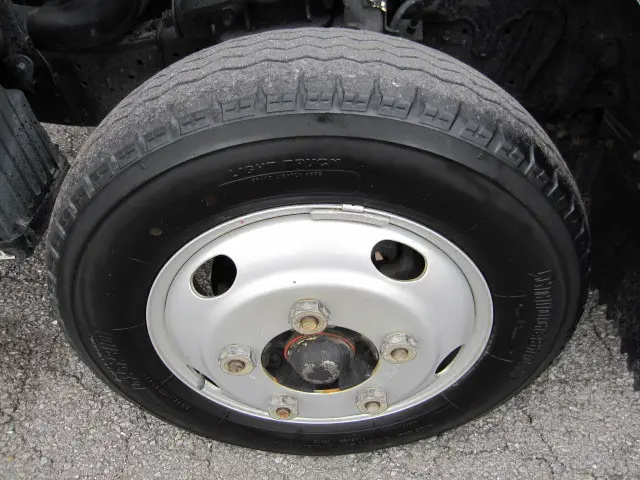 いすゞ エルフ PB-NKR81A(2WD)の写真39