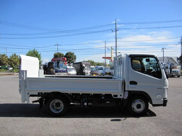三菱 キャンター 2RG-FBA20(2WD)の写真11