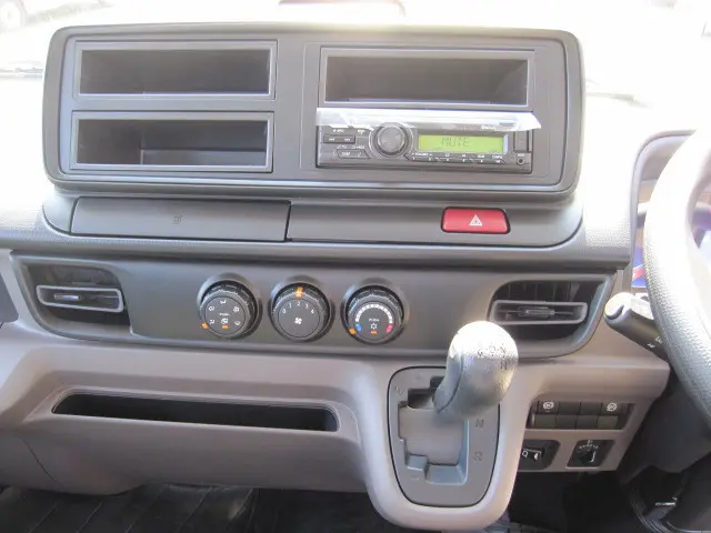 三菱 キャンター 2RG-FBA20(2WD)の写真17