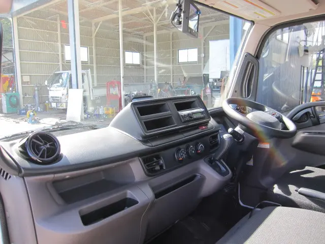 三菱 キャンター 2RG-FBA20(2WD)の写真21