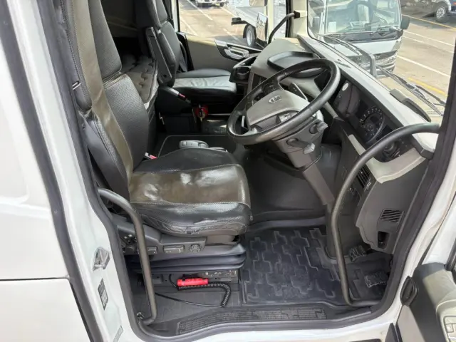 ボルボ FM トラクター 2DG-KA2TDA1(2WD)の写真20