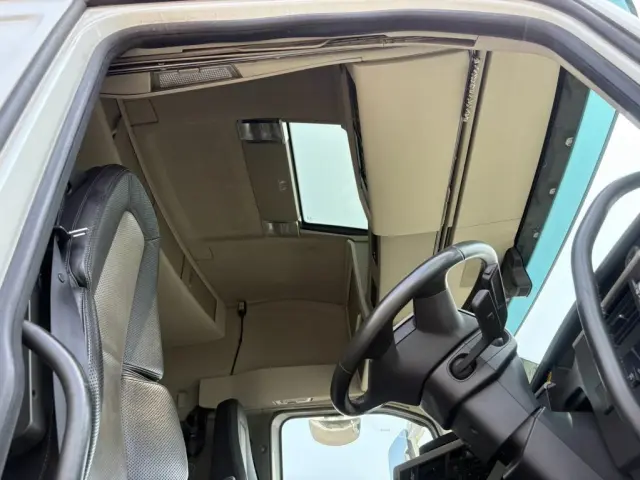 ボルボ FM トラクター 2DG-KA2TDA1(2WD)の写真24
