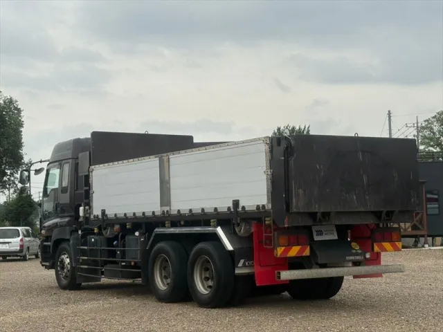 いすゞ ギガ QKG-CYM77AM(6x2)の写真3