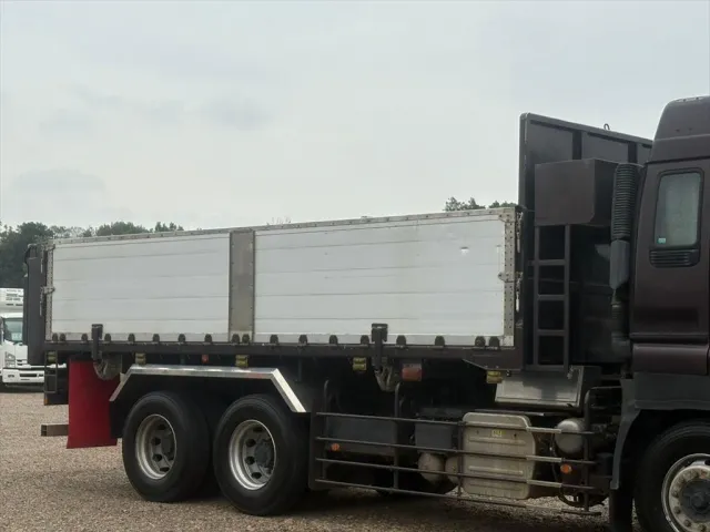 いすゞ ギガ QKG-CYM77AM(6x2)の写真5