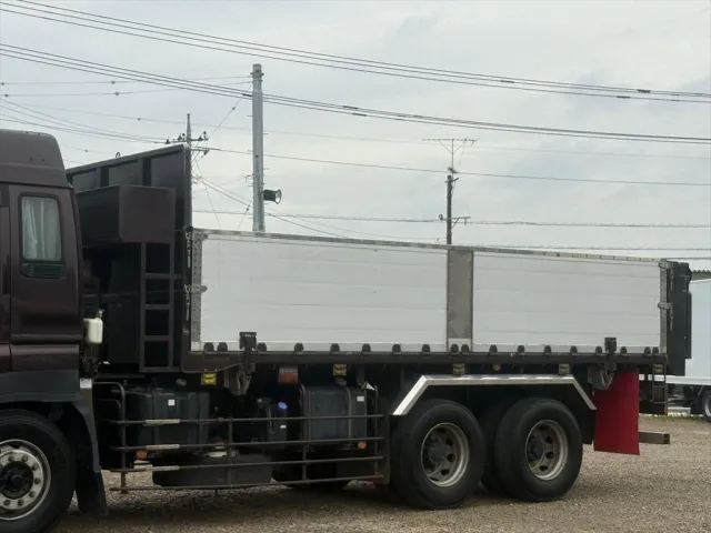 いすゞ ギガ QKG-CYM77AM(6x2)の写真6