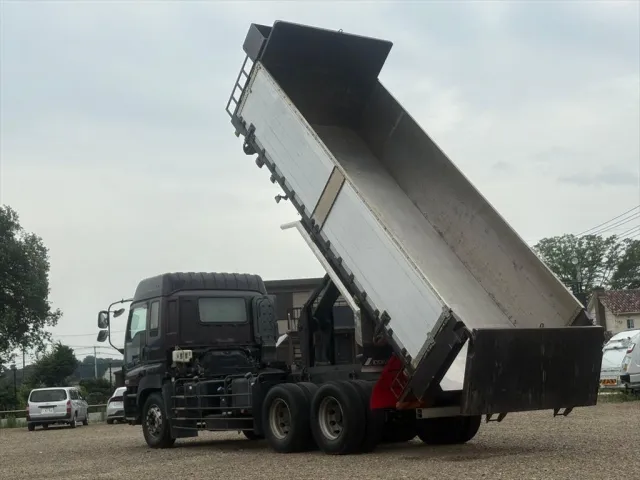 いすゞ ギガ QKG-CYM77AM(6x2)の写真11