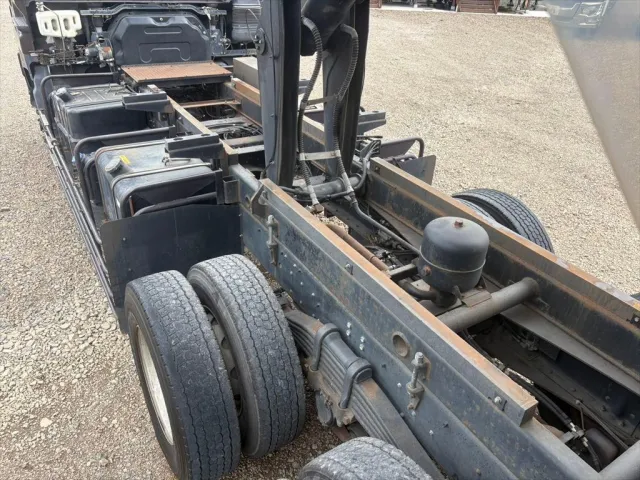 いすゞ ギガ QKG-CYM77AM(6x2)の写真14