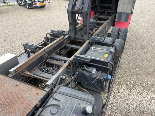 いすゞ ギガ QKG-CYM77AM(6x2)の写真15