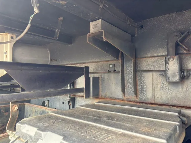 いすゞ ギガ QKG-CYM77AM(6x2)の写真16