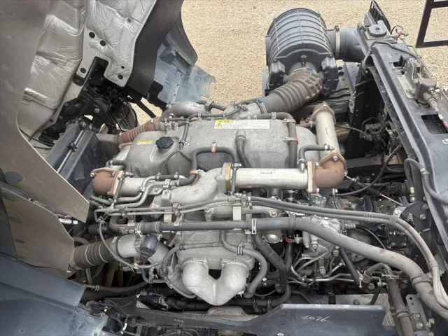 いすゞ ギガ QKG-CYM77AM(6x2)の写真18