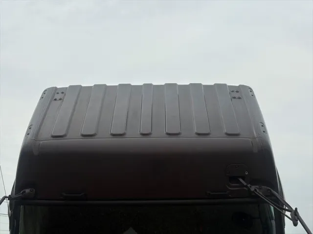 いすゞ ギガ QKG-CYM77AM(6x2)の写真20