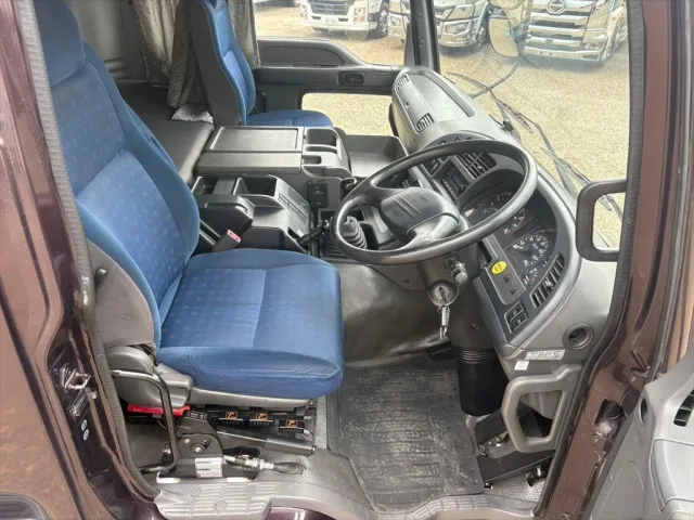 いすゞ ギガ QKG-CYM77AM(6x2)の写真21